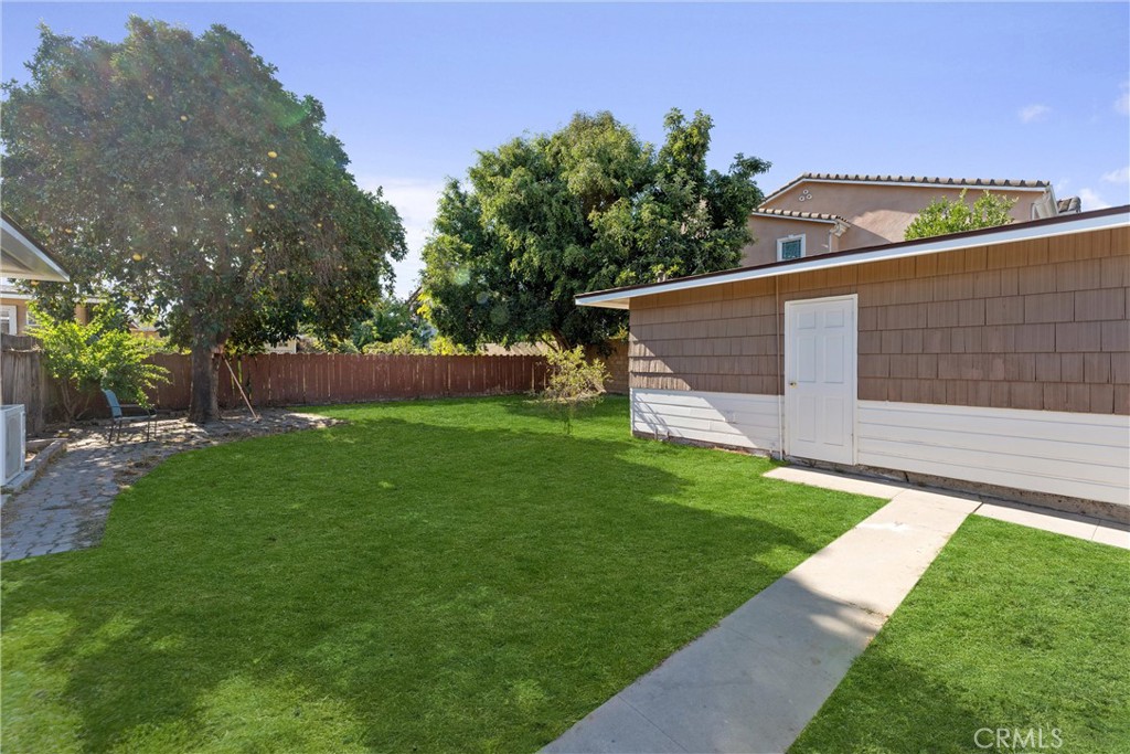 5621 Fullerton Avenue