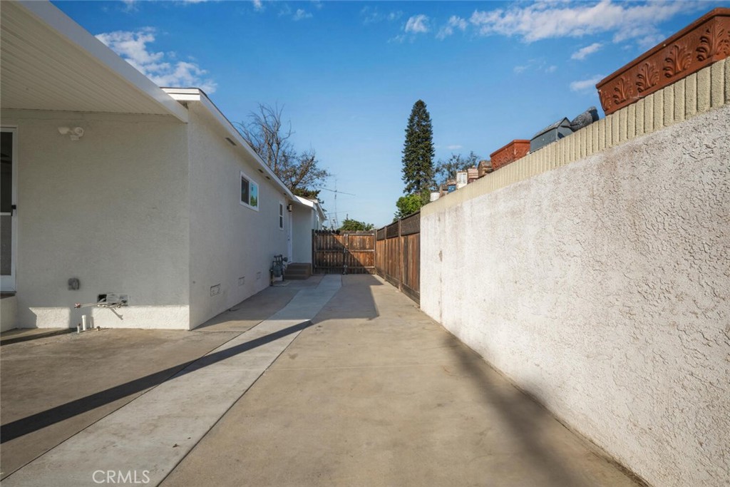 1652 E Rogers Street