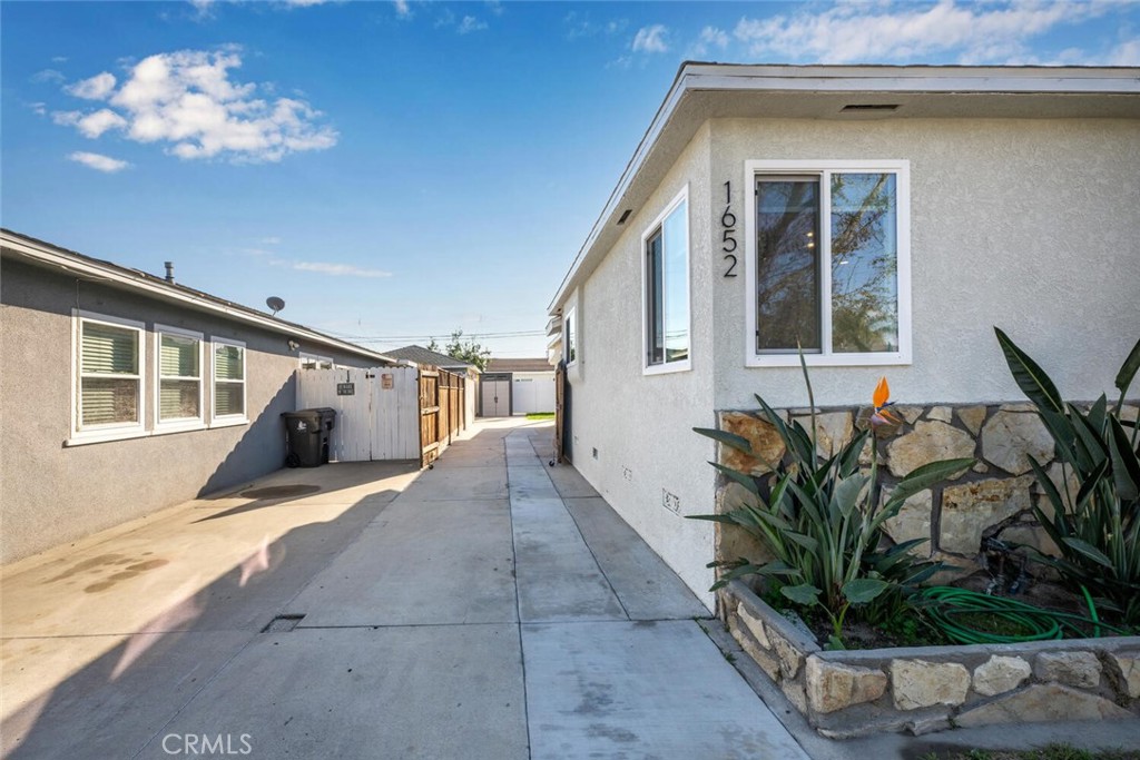 1652 E Rogers Street