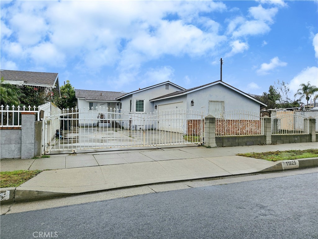 11825 Menlo Avenue