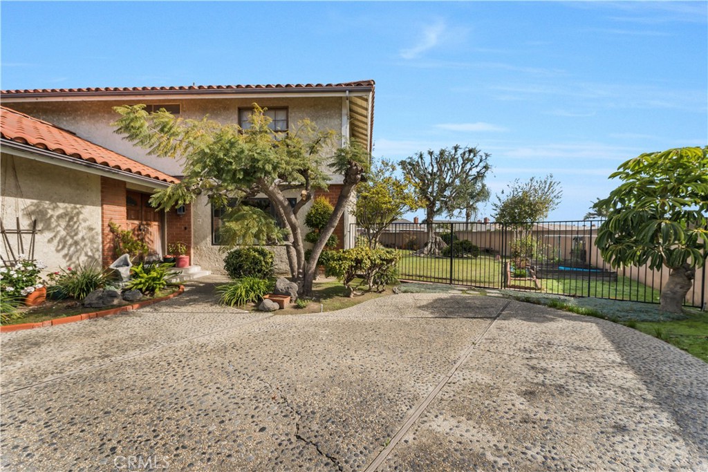 5231 Los Encantos Circle