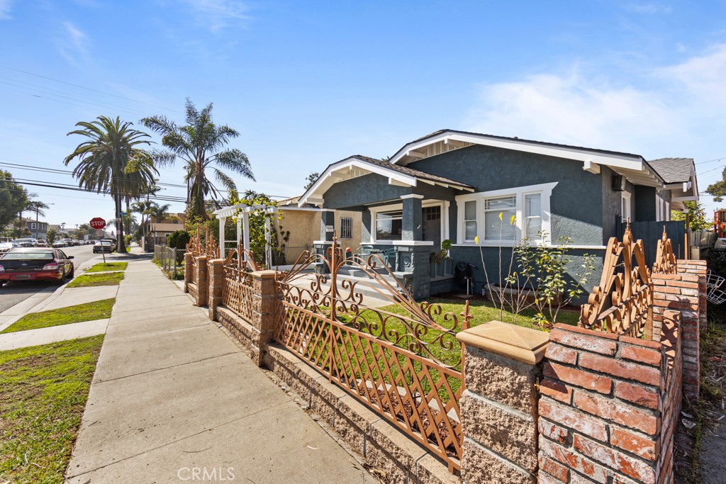 1509 Gardenia Avenue