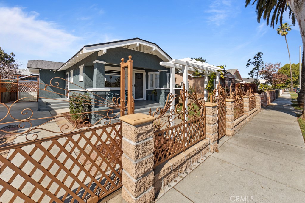 1509 Gardenia Avenue