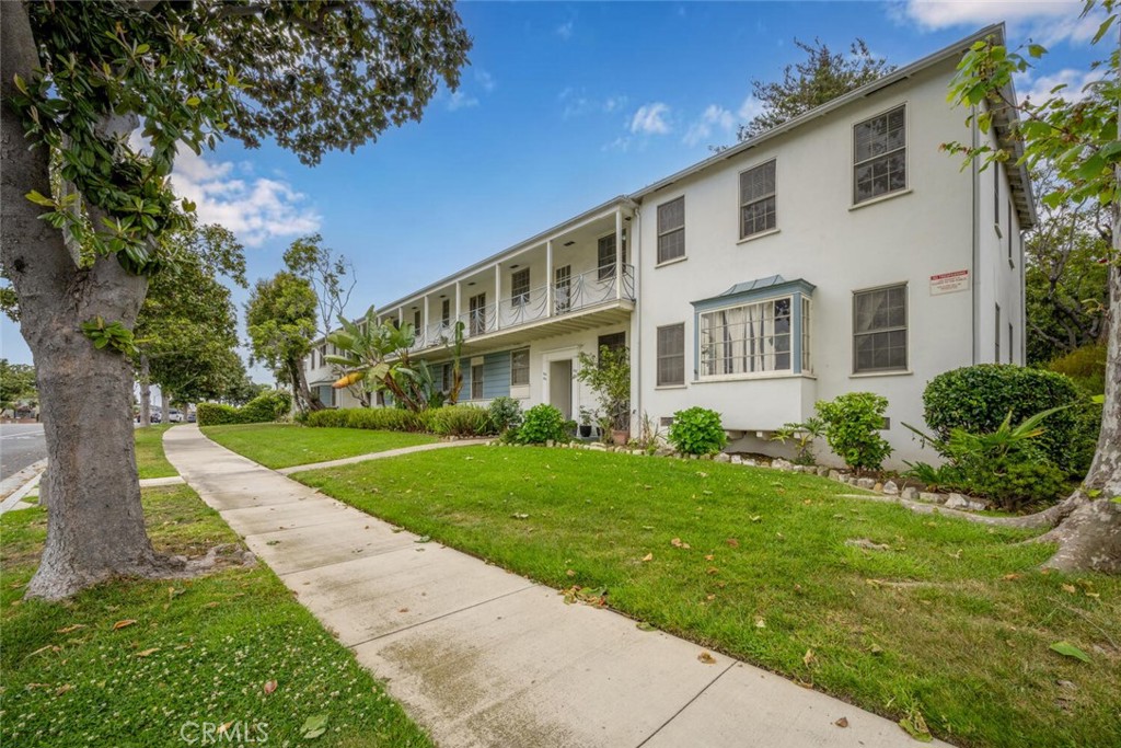 836 E Carson St