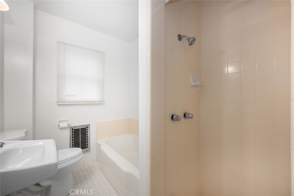 814 E Carson St