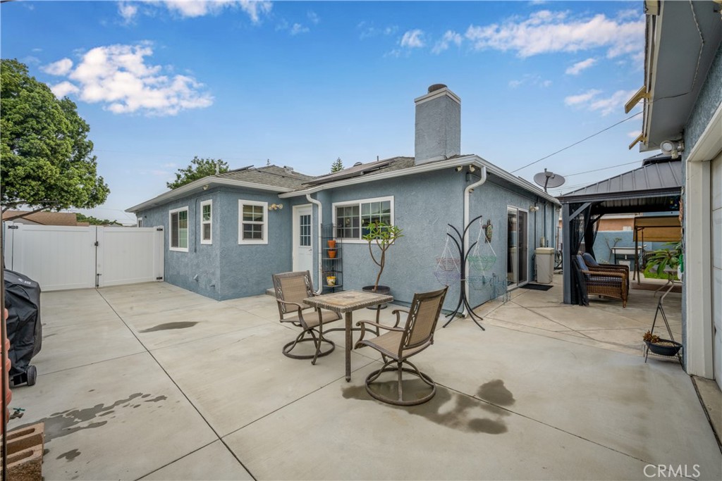 13622 Benfield Avenue