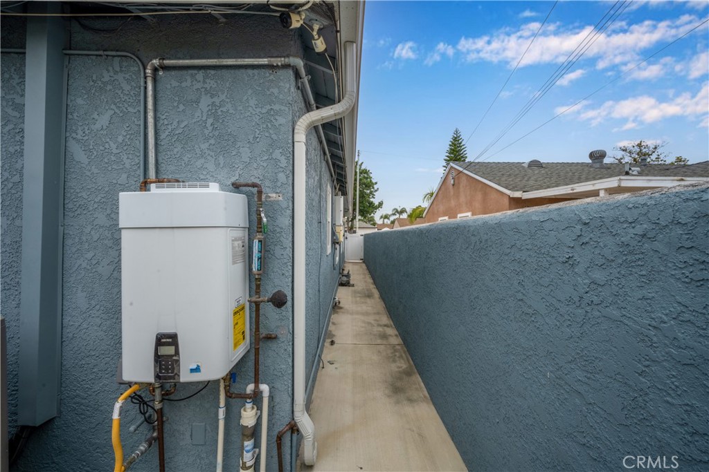 13622 Benfield Avenue