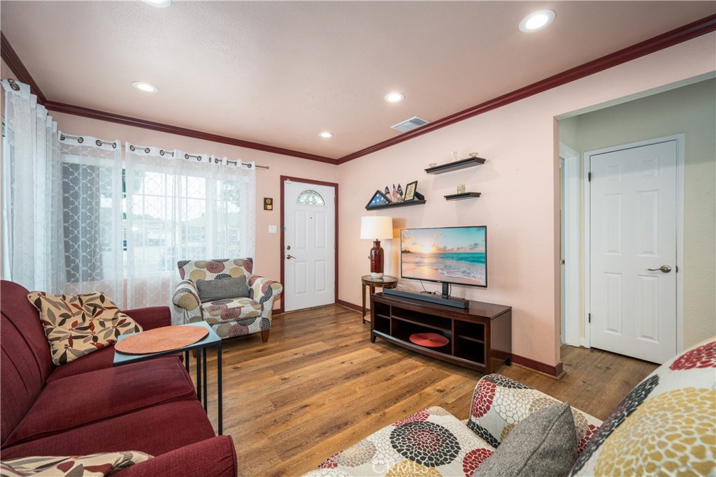 13622 Benfield Avenue