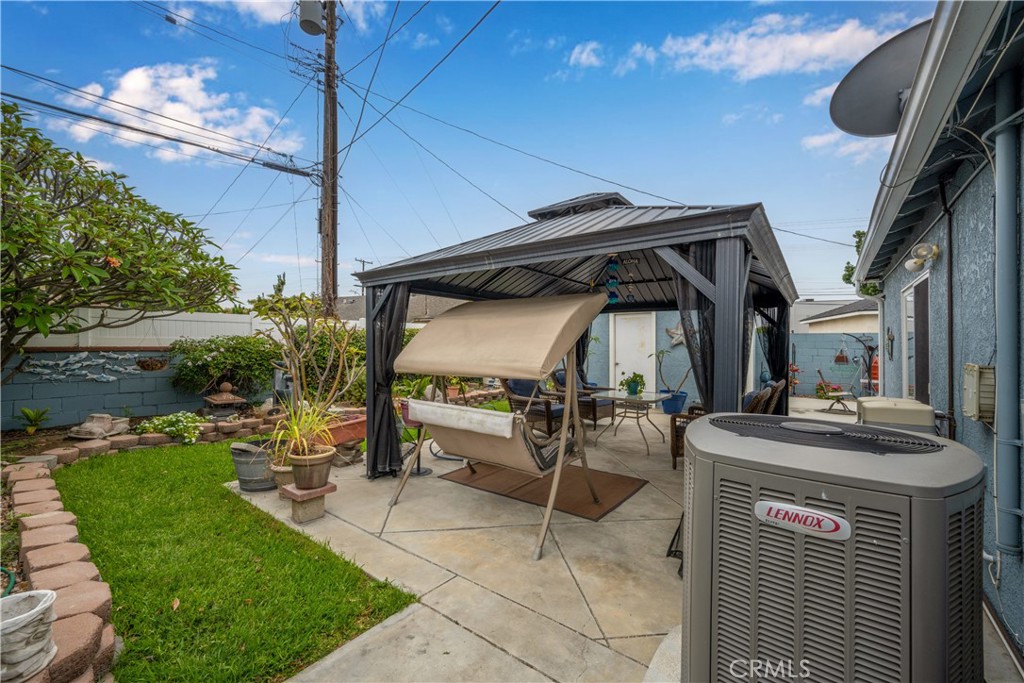 13622 Benfield Avenue