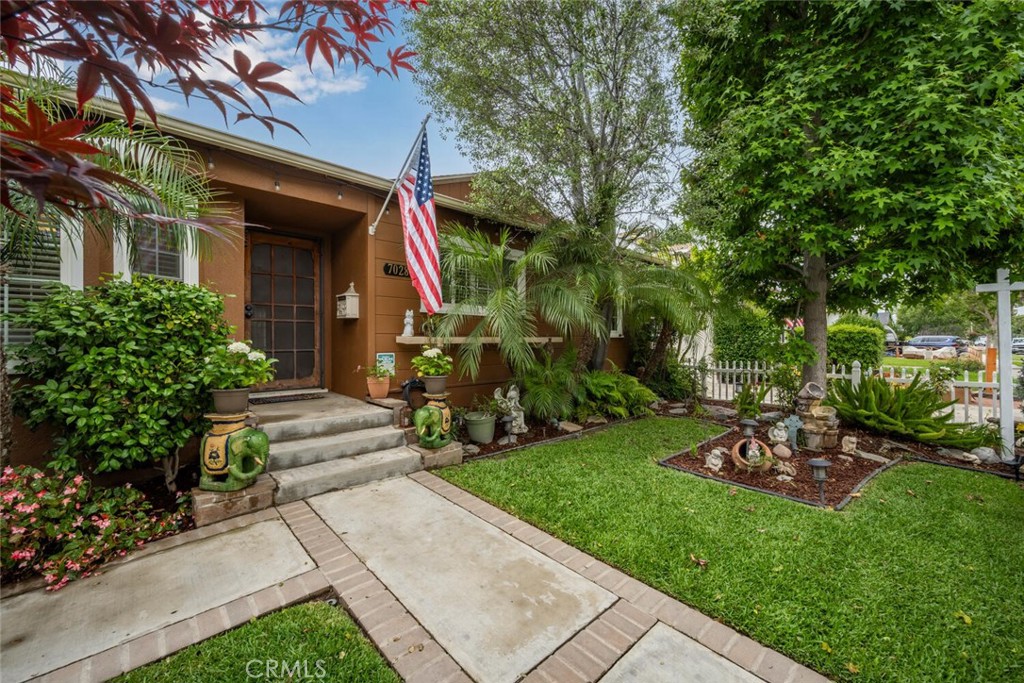 7028 E Parkcrest Street