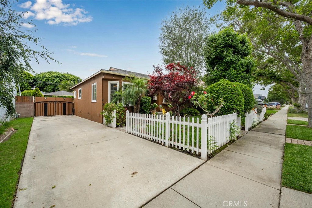 7028 E Parkcrest Street