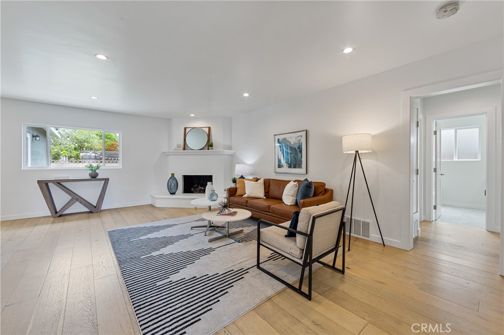 6841 E Septimo Street