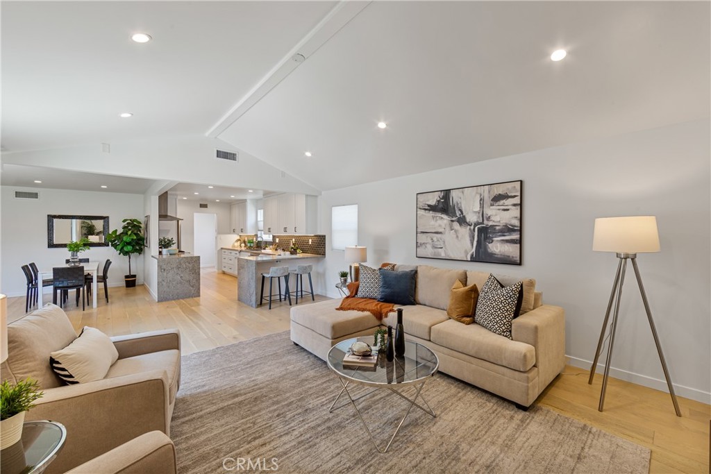 6841 E Septimo Street