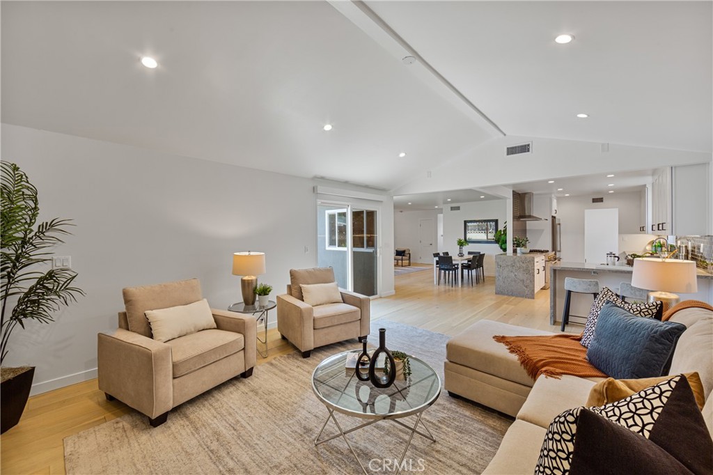 6841 E Septimo Street