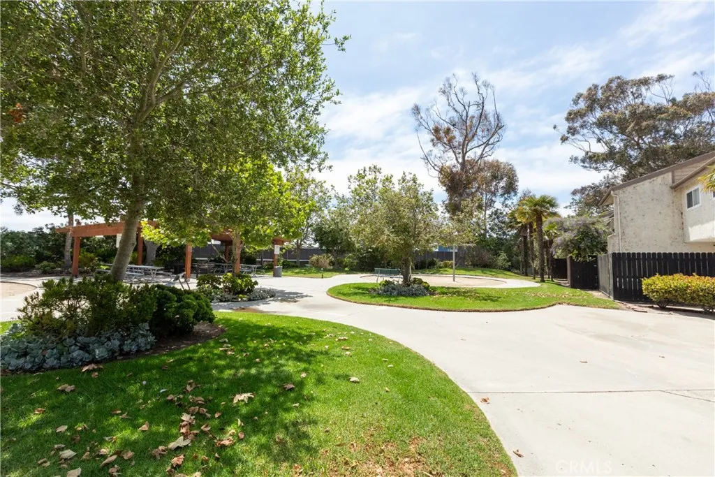611 Lighthouse Way