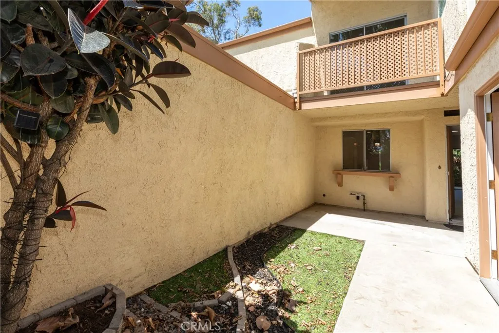 611 Lighthouse Way