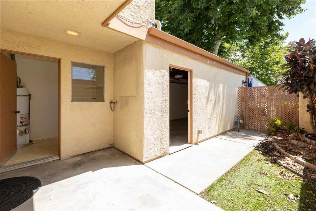 611 Lighthouse Way