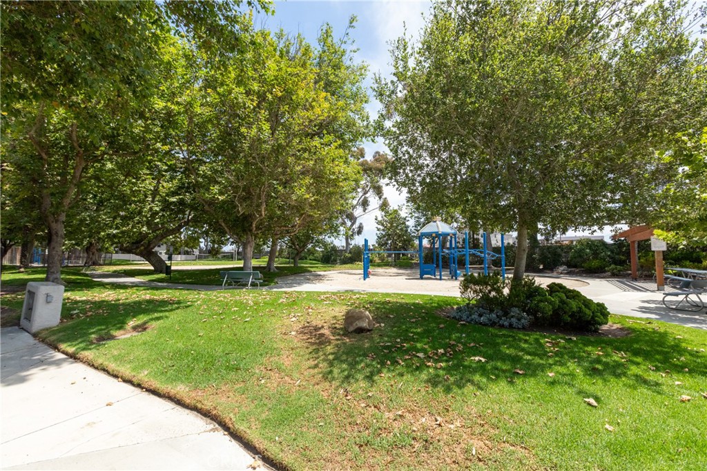 611 Lighthouse Way