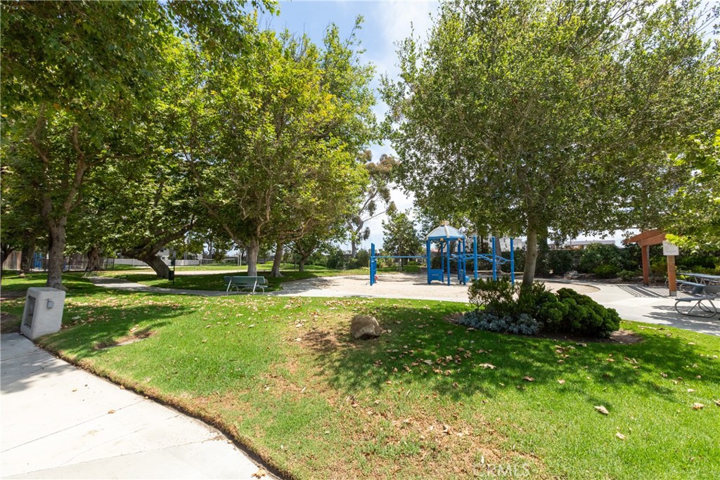 611 Lighthouse Way
