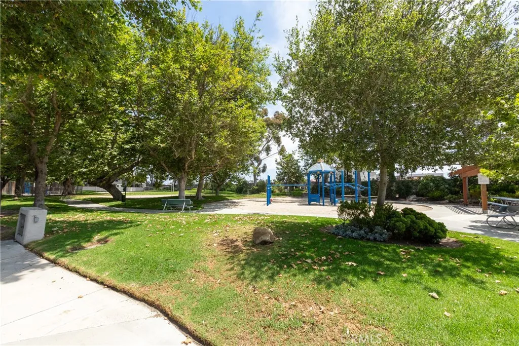 611 Lighthouse Way