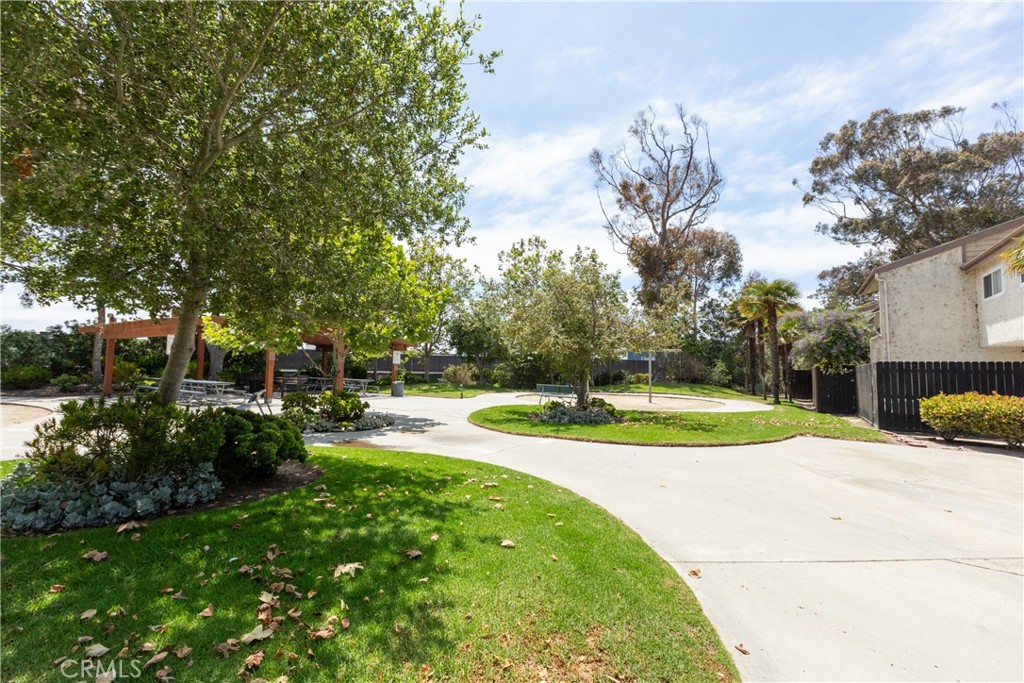 611 Lighthouse Way