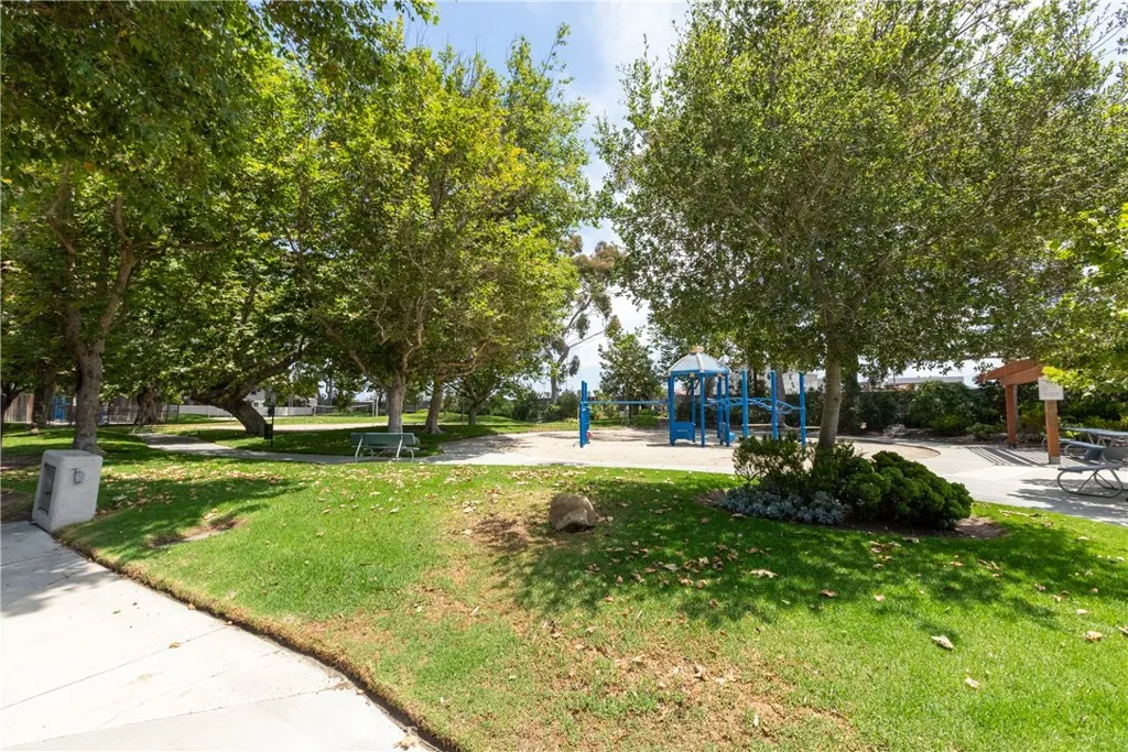 611 Lighthouse Way
