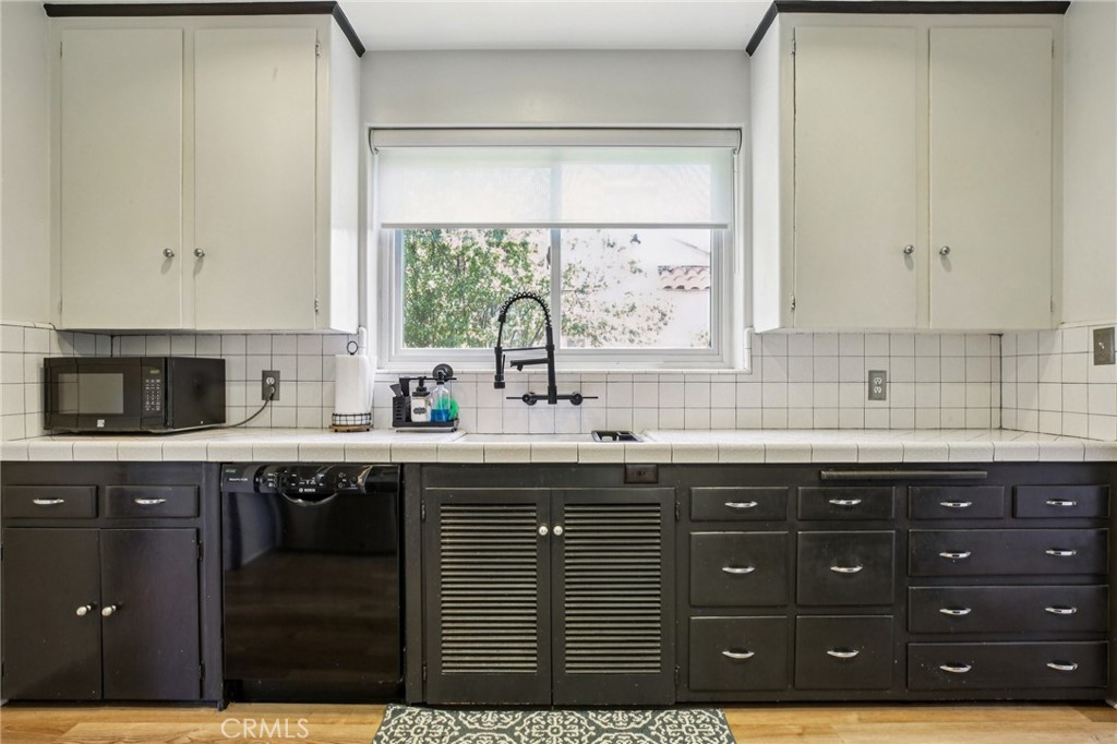 256 E Claiborne Place