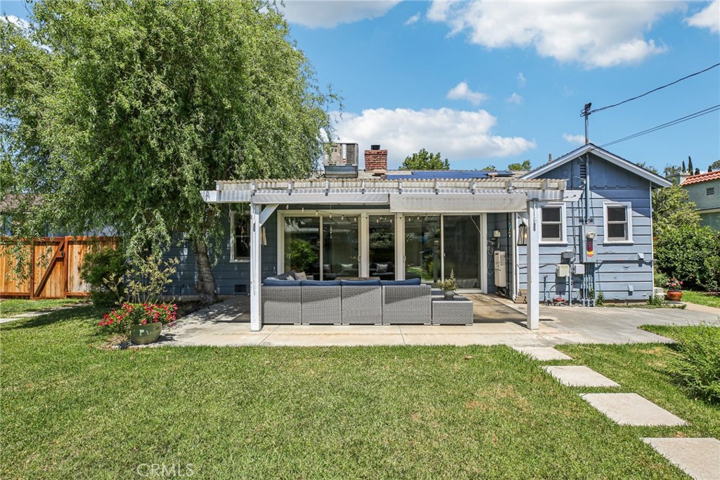 256 E Claiborne Place