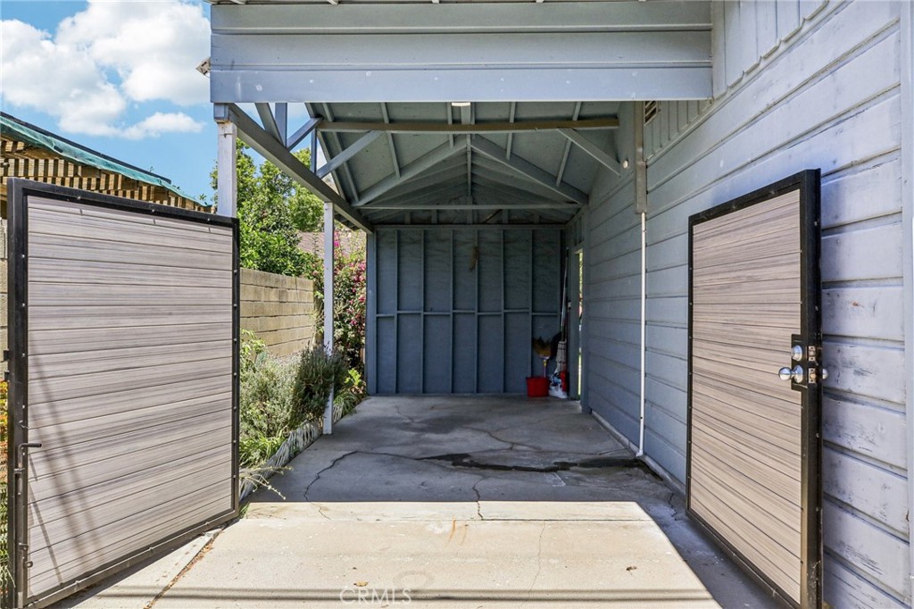 256 E Claiborne Place