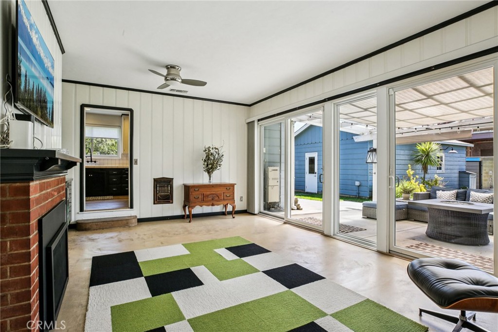 256 E Claiborne Place