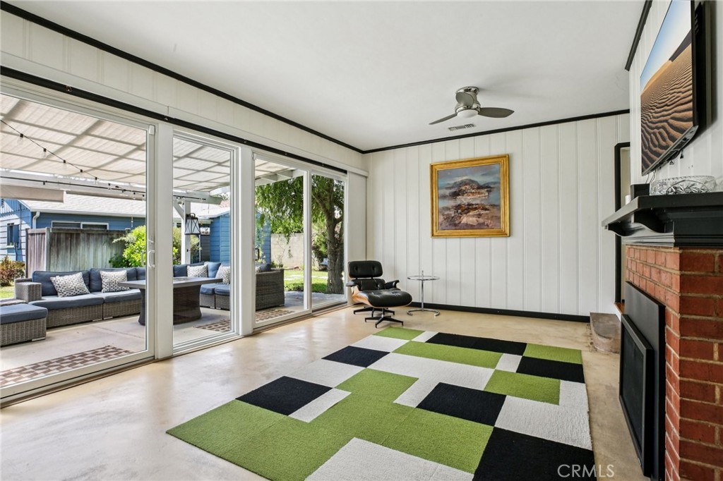 256 E Claiborne Place