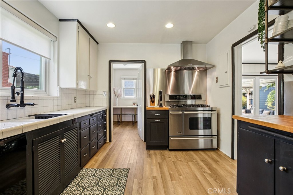 256 E Claiborne Place