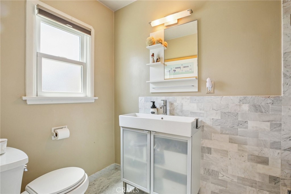 256 E Claiborne Place