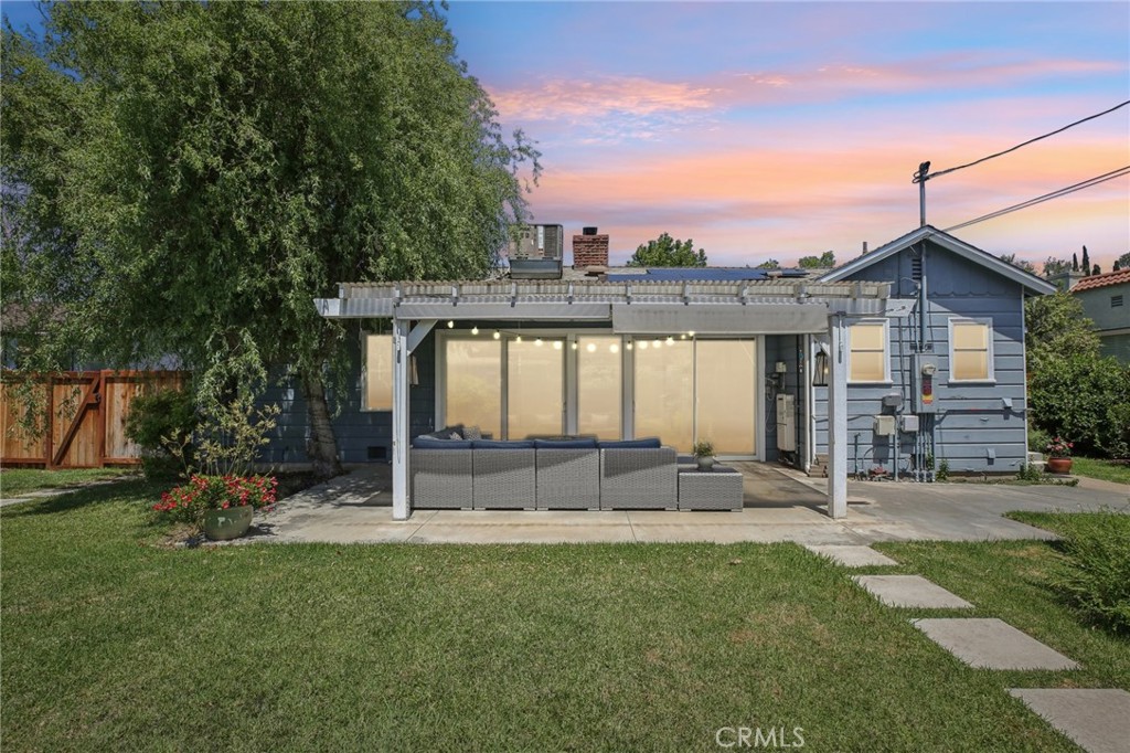 256 E Claiborne Place