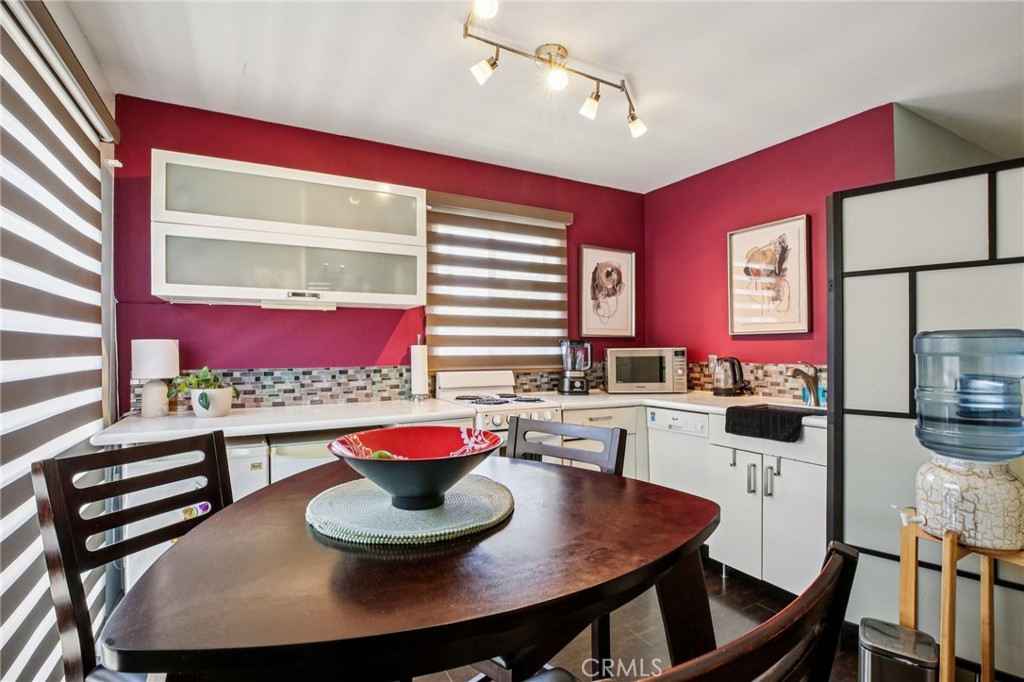 256 E Claiborne Place