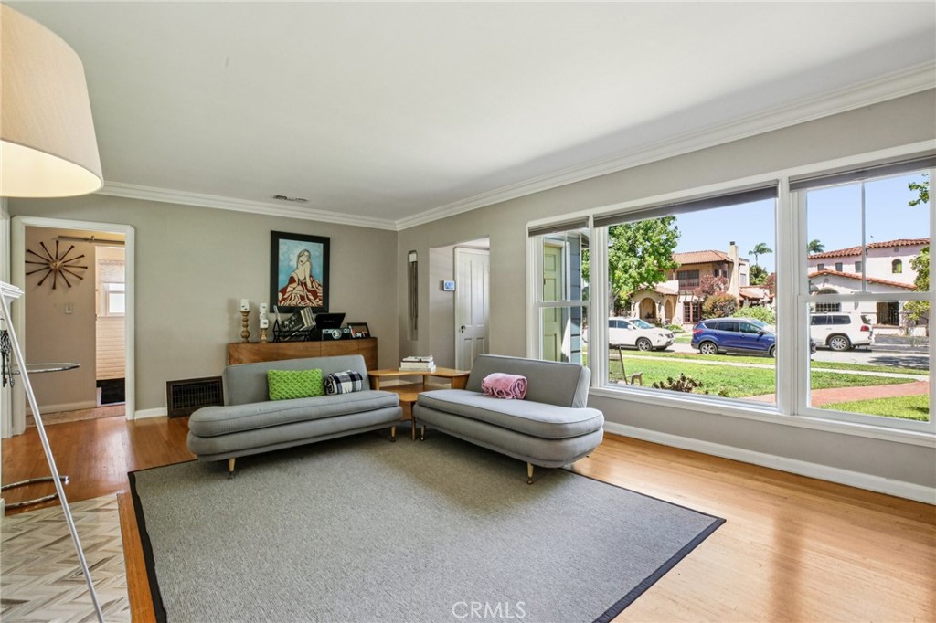 256 E Claiborne Place