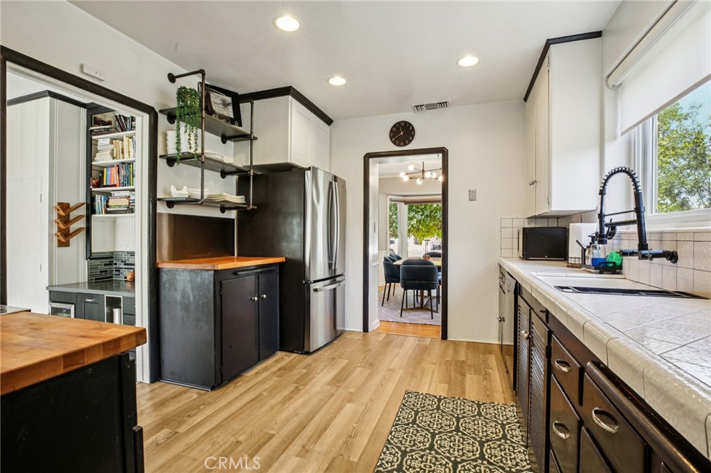 256 E Claiborne Place