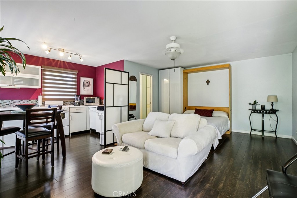 256 E Claiborne Place