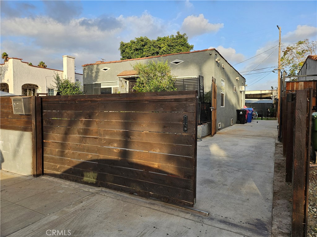 5820 Cimarron Street