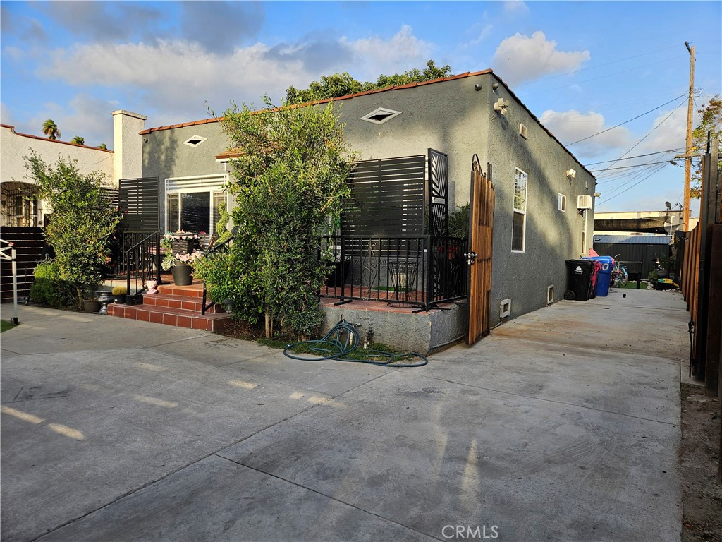 5820 Cimarron Street