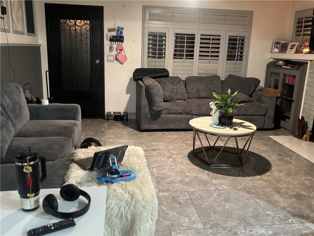 5820 Cimarron Street