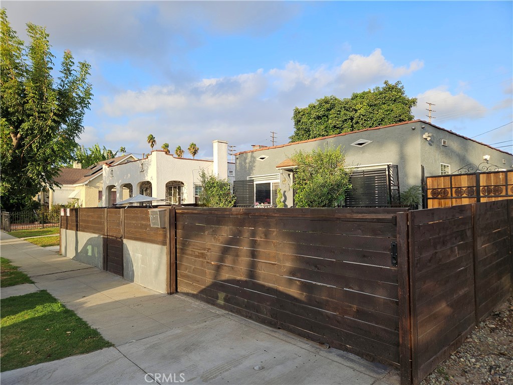 5820 Cimarron Street