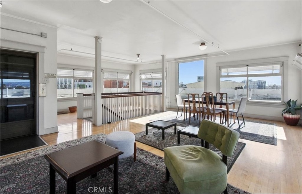 325 W 3rd Street
