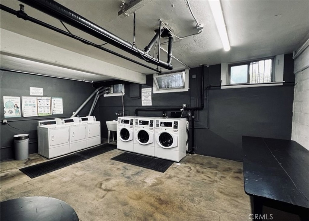 325 W 3rd Street