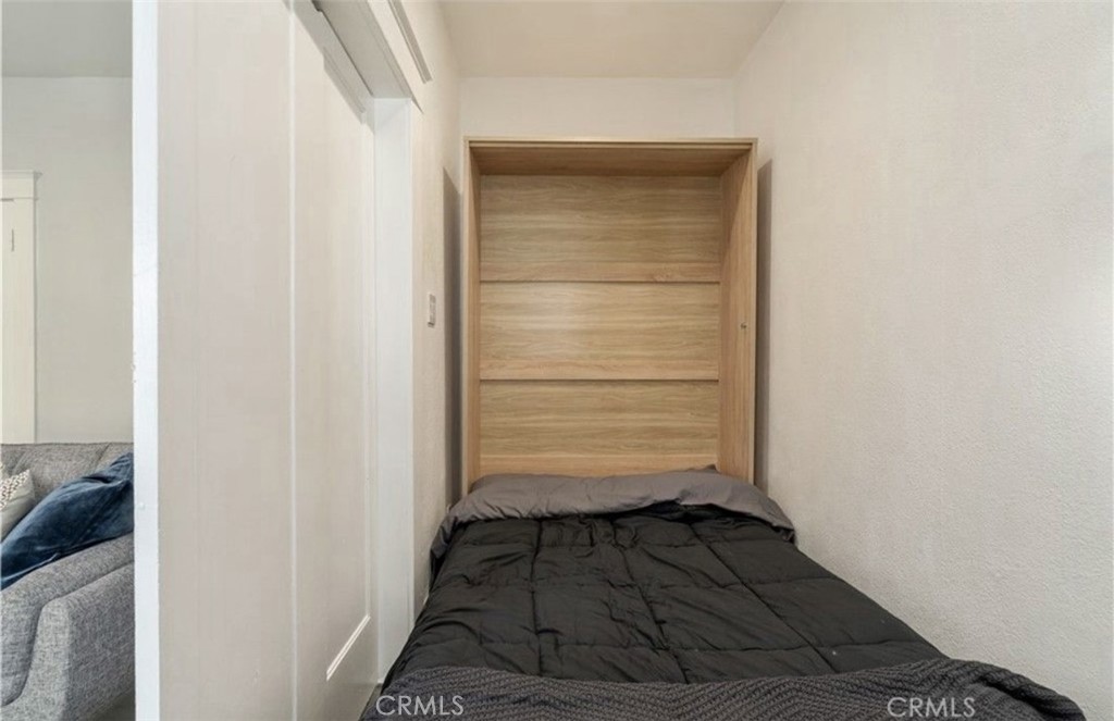 325 W 3rd Street
