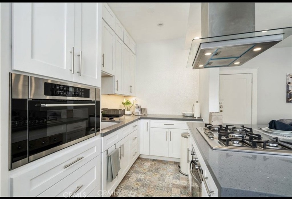325 W 3rd Street