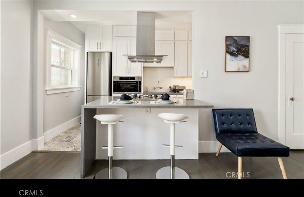 325 W 3rd Street