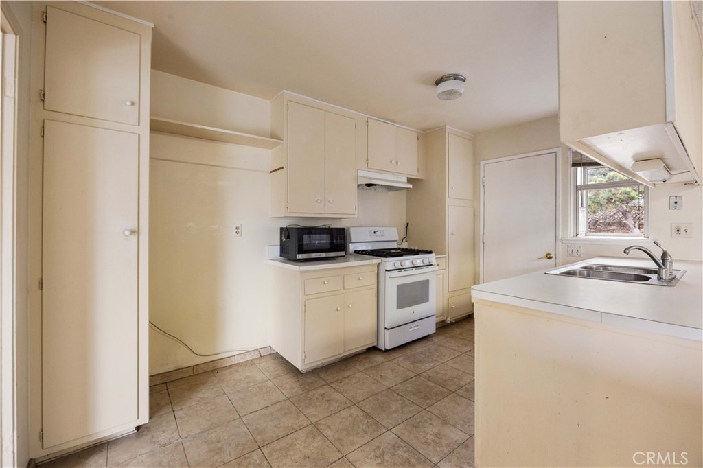 3102 Warren Lane
