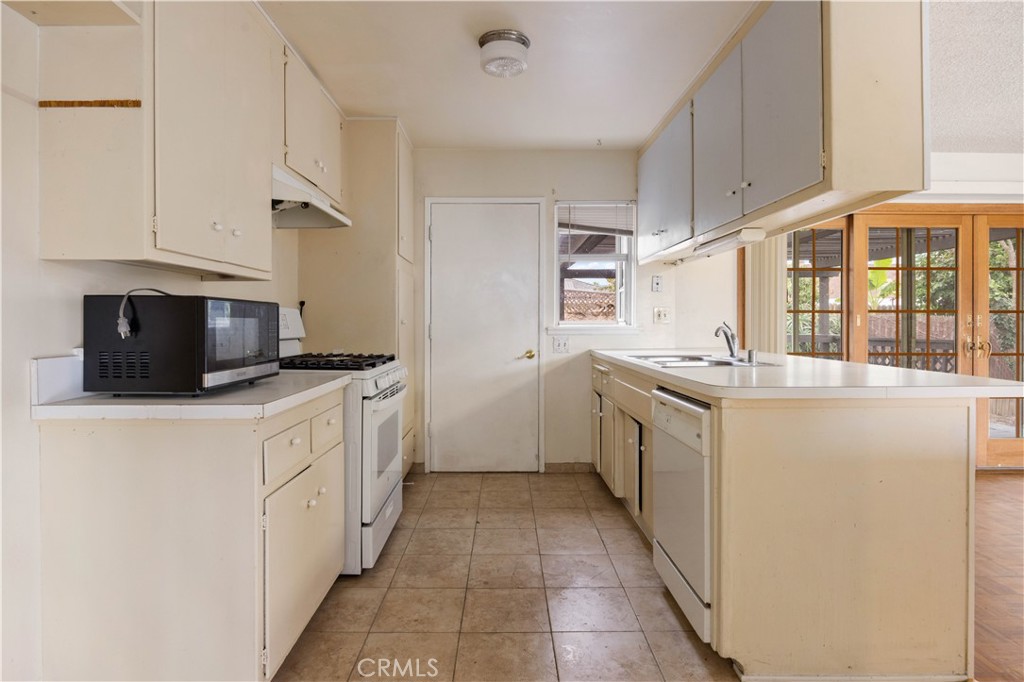 3102 Warren Lane