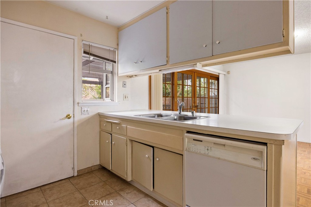 3102 Warren Lane